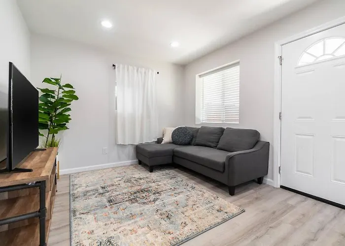 Urban Oasis: San Diego Bungalow Escape